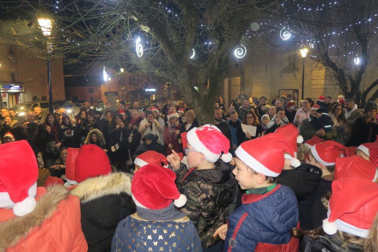 la foule place Michel Gardeux