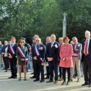 Les élus et présidents d’associations patriotiques.