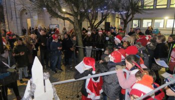 La foule place Michel Gardeux 